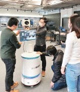 澳门太阳城官网： 香港理工大学研发团队向媒体展示利用3D打印技术制作的医用