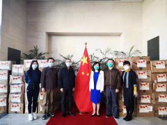 澳门太阳城官网： 领取“春节包”的留学生、侨胞感谢祖国和使馆的关心