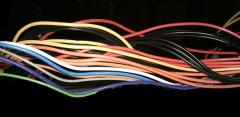 澳门太阳城官网： ADSS光缆线的特性： 1、ADSS光缆线挂在电缆线里侧